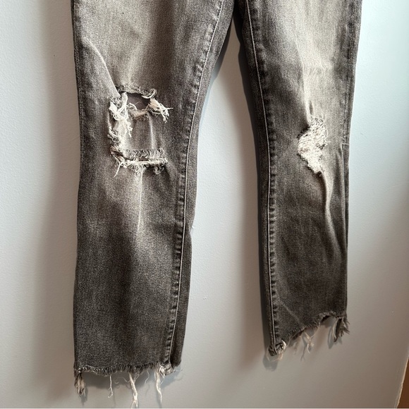 MOTHER The Hustler Crop Step Chew Jeans - Picture 4 of 11